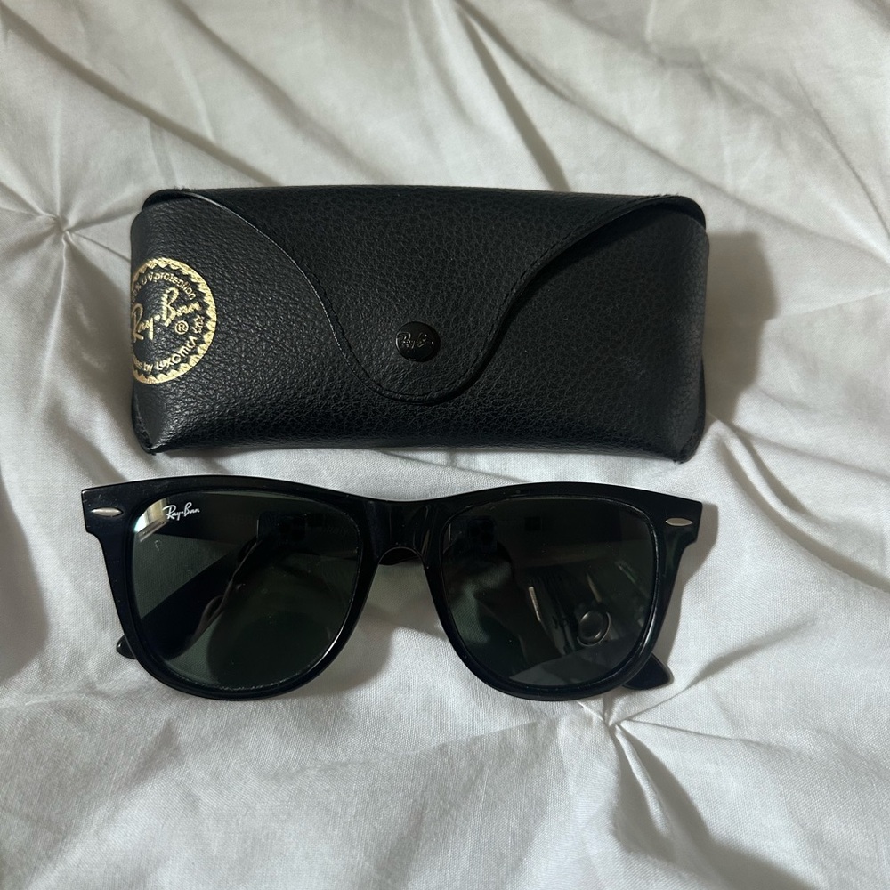 Ray-Ban Classic Black Sunglasses with Case